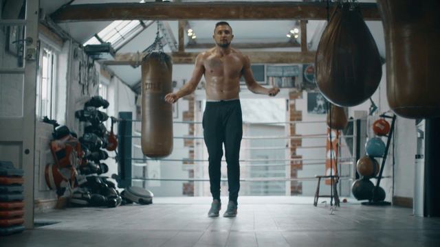 Саймон Синек: ИЗМЕНИТЕ СВОЕ БУДУЩЕЕ - Мотивационная речь, меняющая жизнь смотреть онлайн