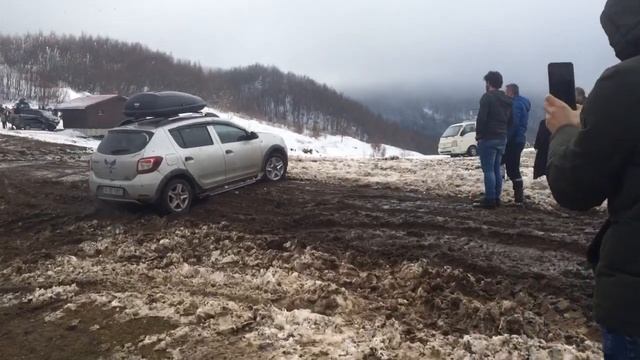 Dacia Duster,Suzuki Vitara,Stepway snow Show 4wd смотреть онлайн