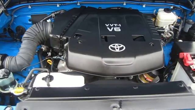 2007 Toyota FJ Cruiser, White/Voodoo Blue - STOCK# 13273A - Engine смотреть онлайн