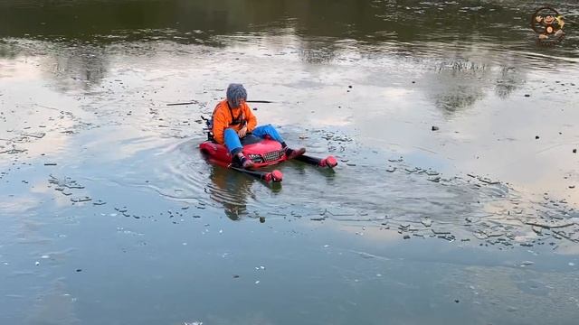 Диана и Даня Дети играют с мячом и машинкой-лодкой. Манкиту Истории смотреть онлайн