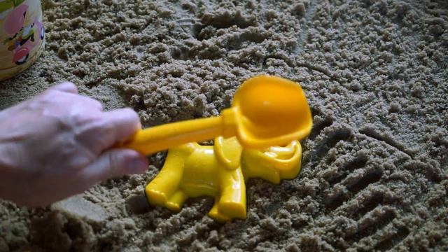Children's toy shovel for sand shapes elephant head and elephant / Play and win with children смотреть онлайн