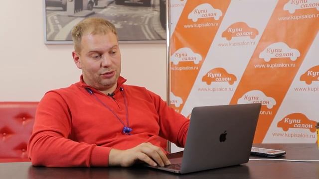 Красный сочный Ford Mustang - перетяжка салона в черную и бежевую экокожу [КОЖАНЫЙ САЛОН MUSTANG]