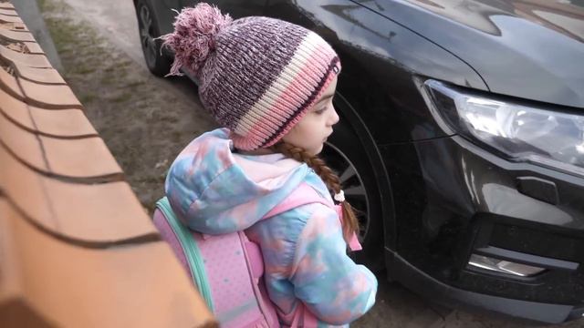 VLOG Алиса пошла в школу на подготовительные курсы смотреть онлайн