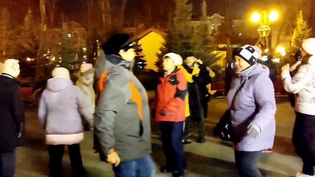 ЦЫГАНОЧКА АЗА! ТАНЦЫ В ПАРКЕ ГОРЬКОГО ХАРЬКОВ СЧАСТЛИВЫЕ МОМЕНТЫ смотреть онлайн