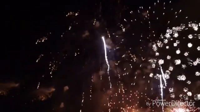 Вот-так встречают НОВЫЙ ГОД в городе смотреть онлайн