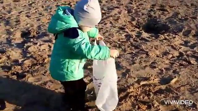 Николай играет на берегу реки смотреть онлайн