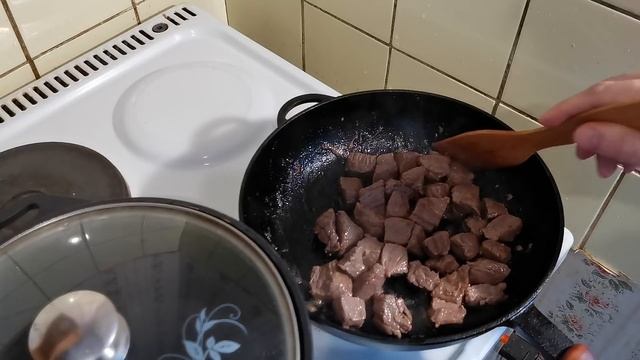 Грибной суп с говядиной и перловкой (суп с шампиньонами). смотреть онлайн