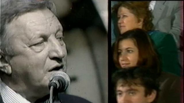 Ансамбль "Песни нашего века" - Из окон корочкой несёт поджаристой (Б.Окуджава) смотреть онлайн