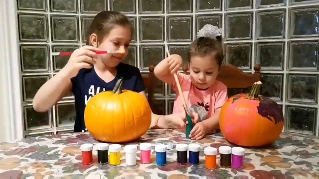 Раскрашиваем тыкву к Хэллоуину / Painting pumpkins for halloween смотреть онлайн