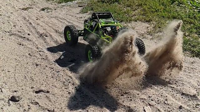 WLtoys 12428.Поднимает песок смотреть онлайн