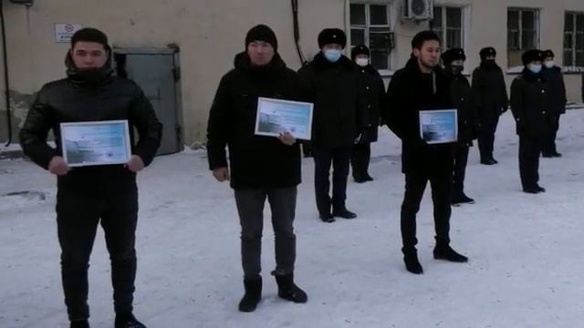 В Нур-Султане прохожие спасли детей, провалившихся в реку Сарыбулак смотреть онлайн