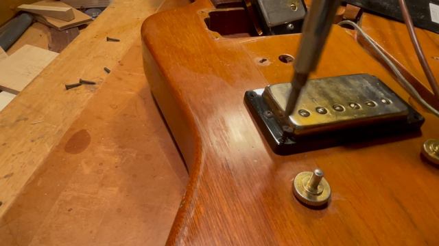 Gibson Explorer Vintage Guitar Repair Luthier Workshop