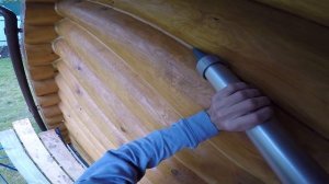 Герметизация сруба акриловым герметиком. Утепление деревянного дома технологией теплый шов.