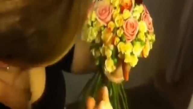 Как собирается свадебный букет.Видео2.wmv смотреть онлайн