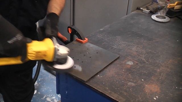 How to remove paint from metal using an angle grinder смотреть онлайн