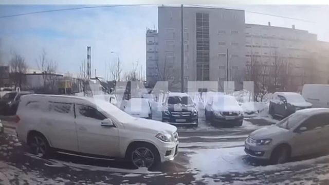 «Заглядываю, а там ребенок»: найден в сумке младенец на юго-востоке Москвы смотреть онлайн