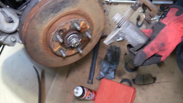 KIA OPTIMA FRONT BRAKE PADS AND DISC REPLACEMENT REMOVAL PART 1 смотреть онлайн