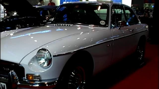National Classic Motor Show - Ferrari Dino 246 GTS & 1953 Jaguar XK120 смотреть онлайн