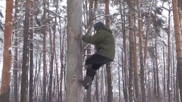 Самодельное приспособление для лазанья по деревьям смотреть онлайн
