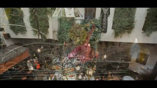 Люстра в отеле "Испанский дворик" смотреть онлайн
