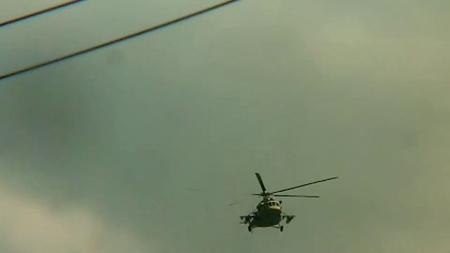 пара Ми-8амтш пролет над крышей смотреть онлайн