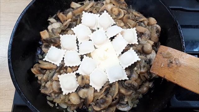 ПРОСТО НЕВЕРОЯТНОЕ ОБЪЕДЕНИЕ! Таких вкусных пельменей на сковороде вы еще точно не ели! смотреть онлайн
