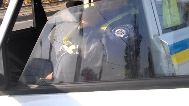 Автобус кинул ТОЛСТЕННОГО ГАИшника смотреть онлайн