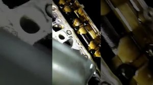 Замена маслосъемных колпачков 4g64 chariot часть 1