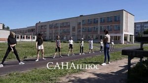 Занятия на школьном стадионе  Die Ballettschule сана плюс auf einem Sportplatz in   Козьмодемьянск