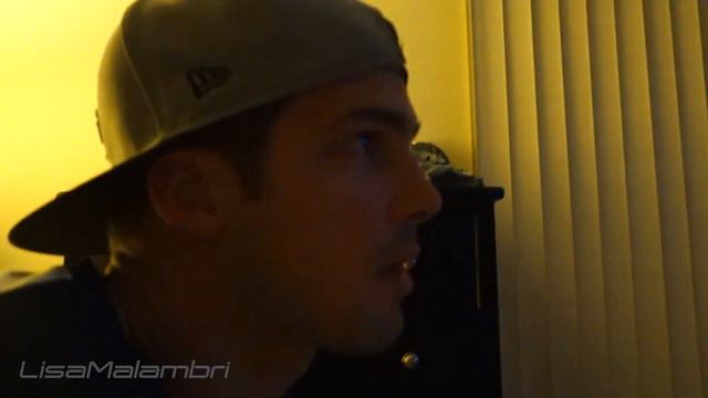 RICK MALAMBRI BRINGS TAYLOR SWIFT FLOWERS! смотреть онлайн