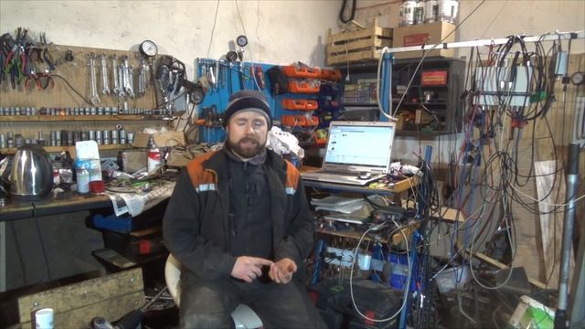 Не заводится на холодную? Заливает свечи? Схватывает но не запускается? Тогда смотри это видео! смотреть онлайн