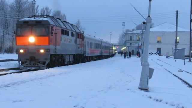 ТЭП70-0368 с поездом №10 Псков – Москва. Отправление из Пскова смотреть онлайн