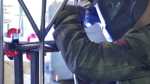 ММ43 - производство стульев на металлокаркасе смотреть онлайн