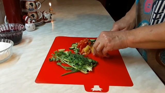 Камбала жаренная с картошечкой и салатиком! смотреть онлайн