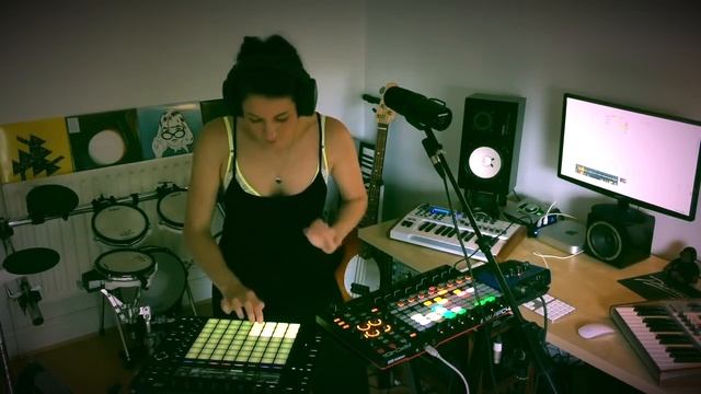 Ableton Push and APC 40 MKII Performance "Caught Out There" (Kelis Cover) смотреть онлайн