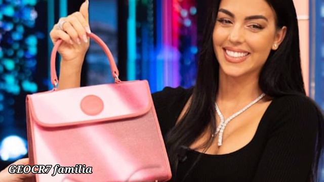 Georgina Rodriguez. El lujoso obsequio que Georgina habría regalado a Belén Esteban 🤯🎁 смотреть онлайн