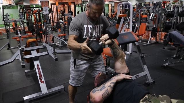 SUPER SERIE BICEPS Y TRICEPS / PARTE 2 смотреть онлайн