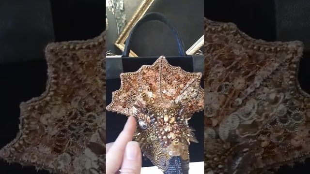 Сумочка-чемоданчик с динозавром смотреть онлайн