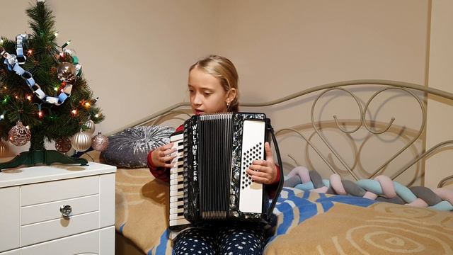 Pojawilis nad wiertiepom Angieły - Przybieżeli do Betlejem - prawosławna kolęda - akordeon смотреть онлайн