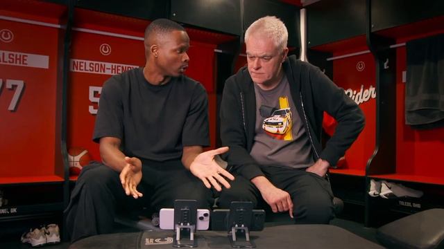 iPhone 14 v Nothing Phone (1): Which is better value? | The Gadget Show смотреть онлайн