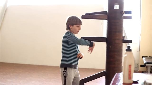 Wing Chun Kids. Вин Чунь для детей. Работа на деревянном манекене смотреть онлайн