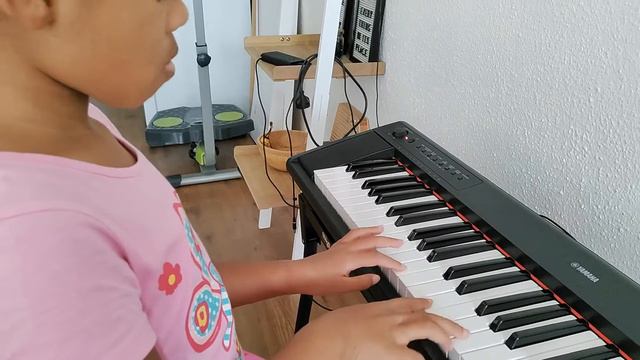 Heaven 2 Hell piano chords by 6-year-old San-Chan смотреть онлайн