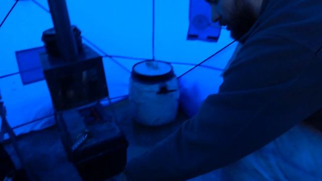 За трофейными окунями на снегоходе 2020. Зимняя рыбалка на окуня в Заболотье. смотреть онлайн