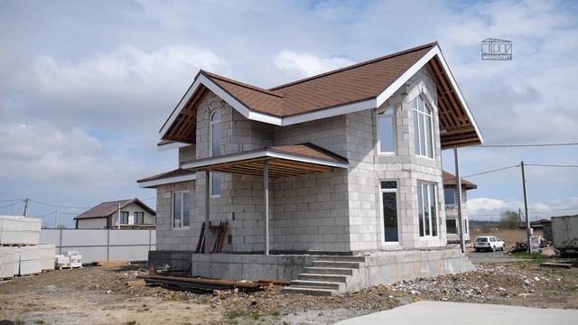 Видеообзор дома мансардного типа, жилой площадью 163м2 смотреть онлайн