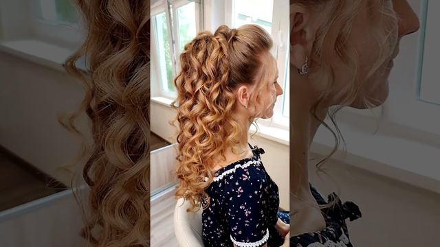 Романтическая прическа, объёмный пышный хвост? #вечерняяприческа #локоны смотреть онлайн
