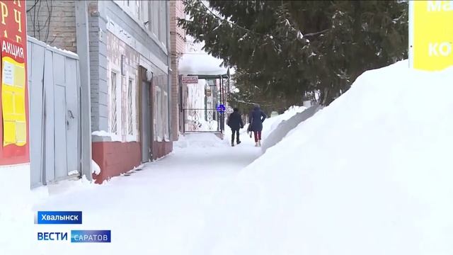 В Хвалынске идет активная работа по уборке снега смотреть онлайн