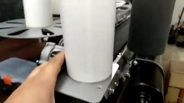 Нанесение самоклеящейся этикетки на высокую тару смотреть онлайн