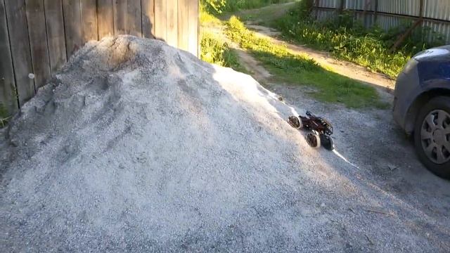 Машинка на гусеницах смотреть онлайн