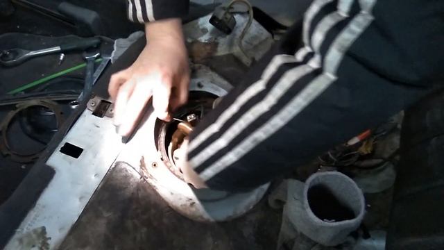 Проверка обратного клапана бензонасоса Audi A6 C5 (quattro)