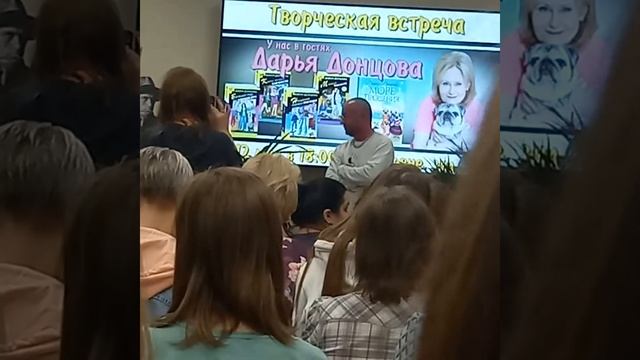 Дарья Донцова: про эмиграцию из России, про свою новую собаку смотреть онлайн